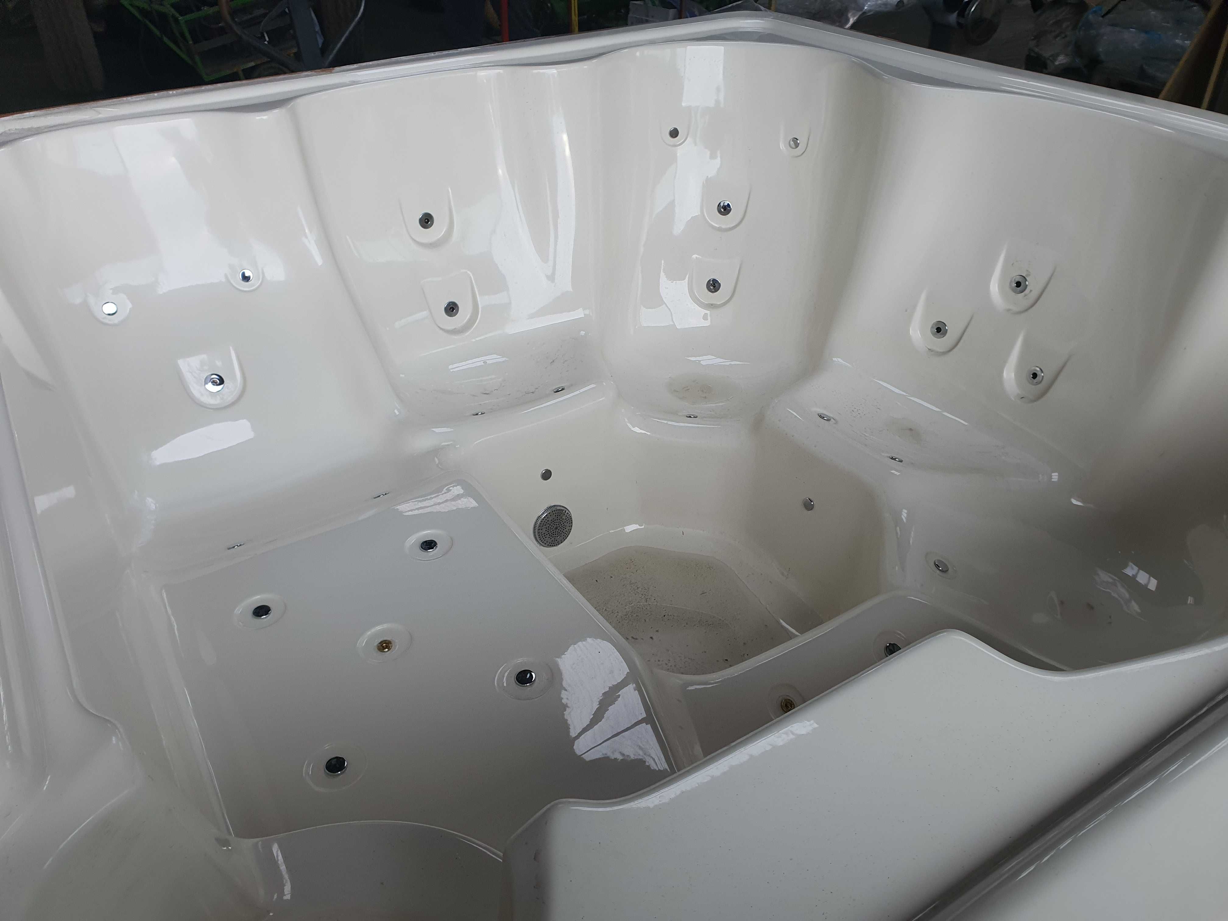 NOWE całoroczne jacuzzi dla 6 osób LED SPA woda powietrze 213x213x90cm