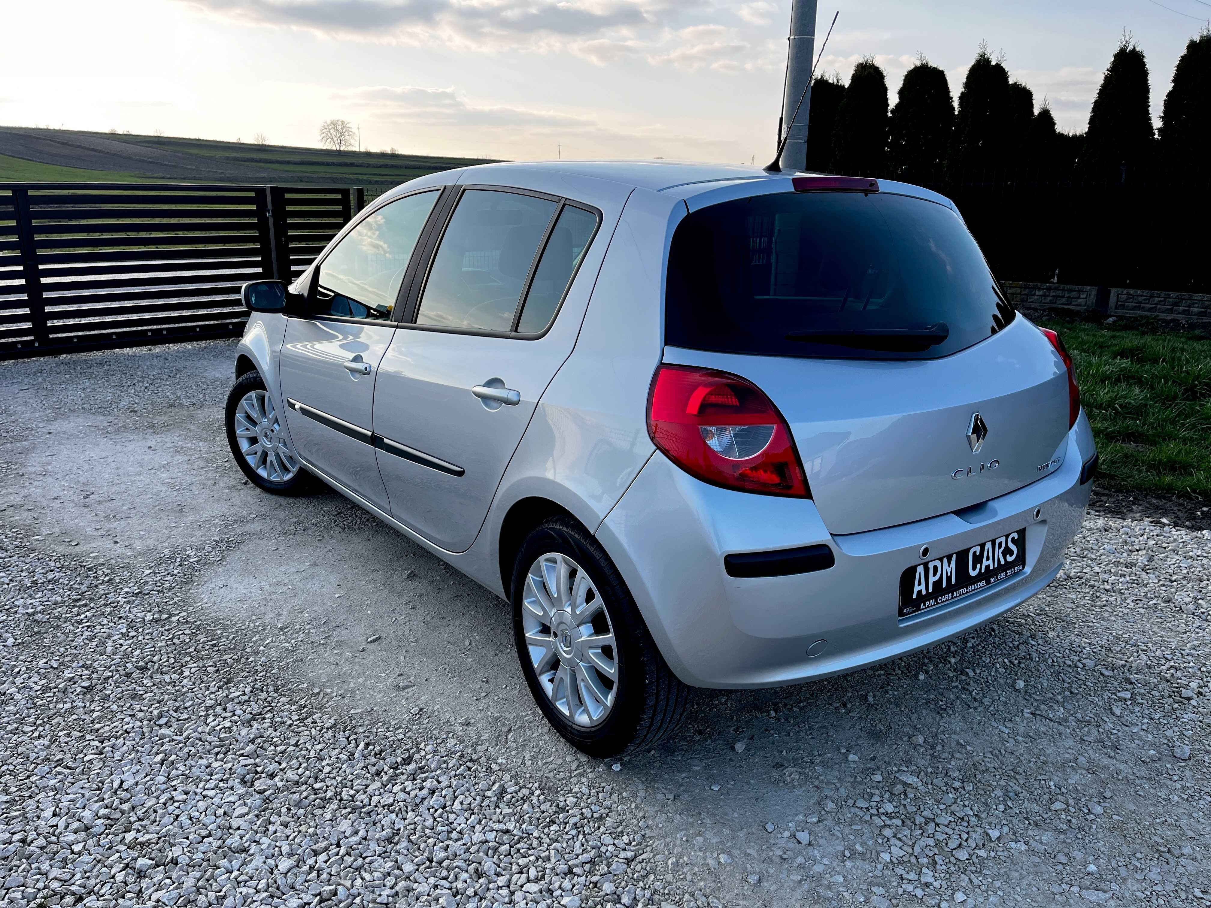 Renault Clio / 1.6 Benzyna/ Niski Przebieg