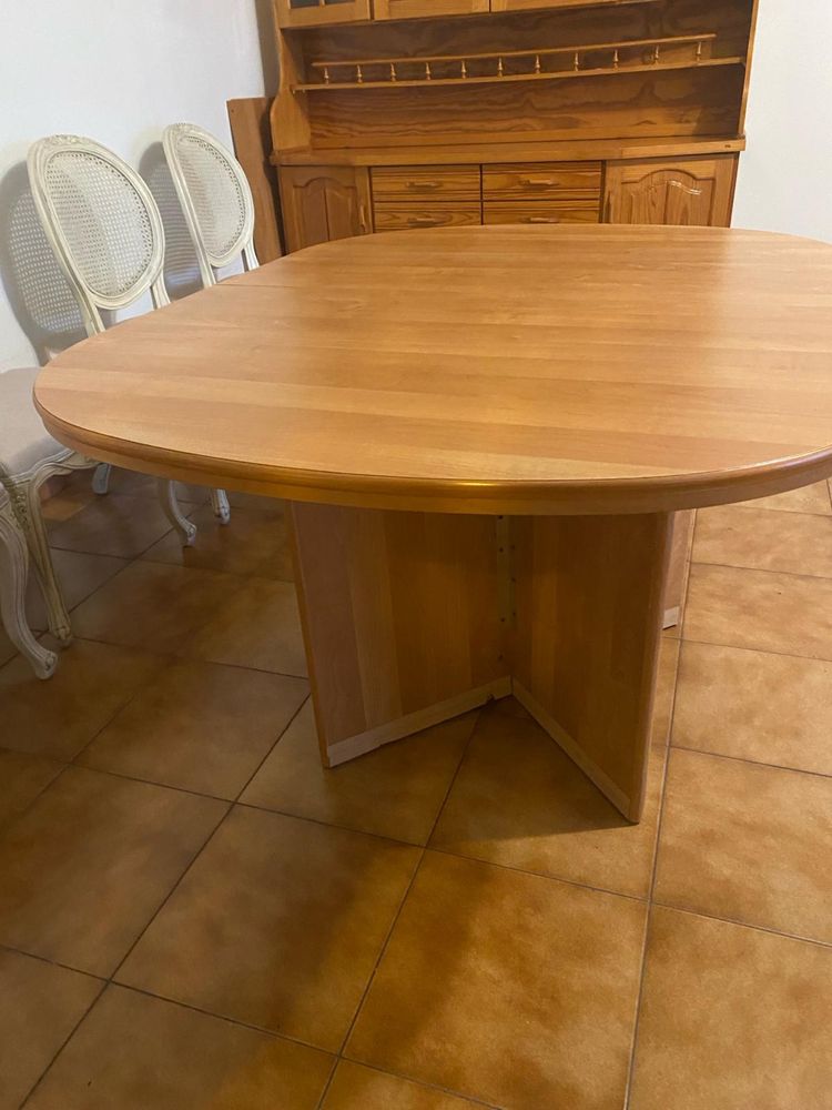 Mesa de sala em madeira