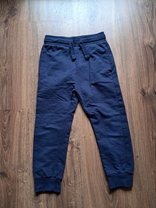 Piękne granatowe spodnie dresowe 116 cool club smyk