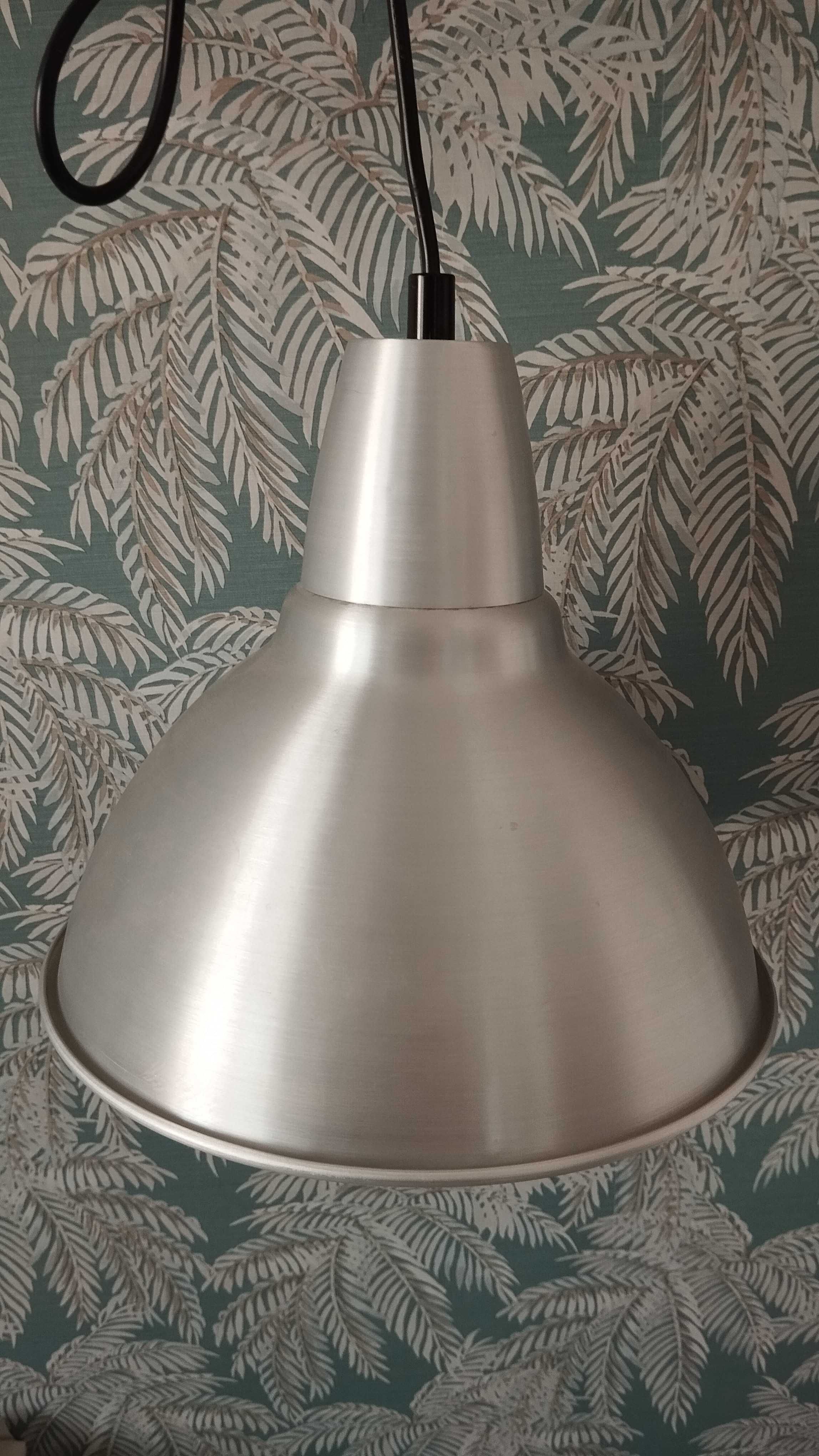 Lampa      (Ikea)
