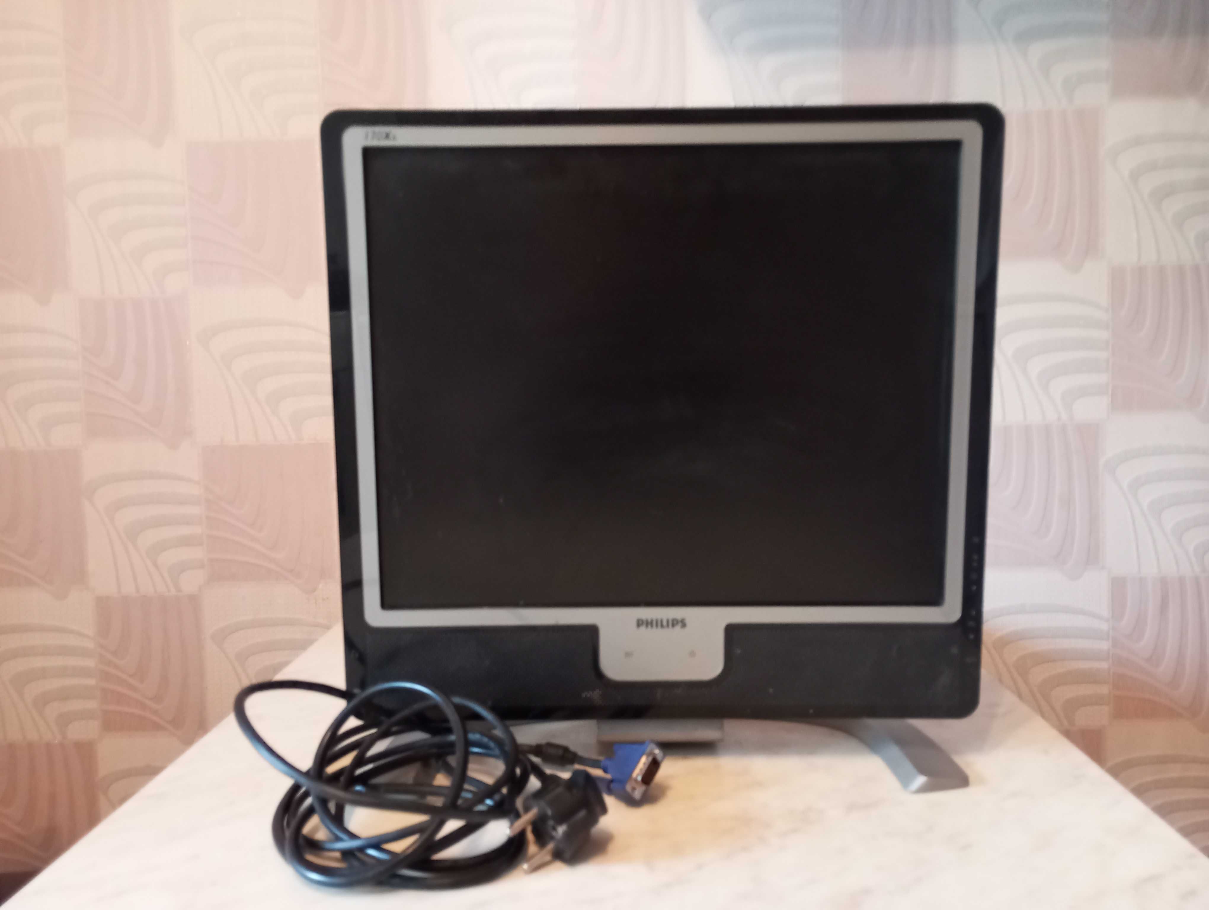 Монитор PHILIPS 170X6, клавиатура Logitech, мышка Beng