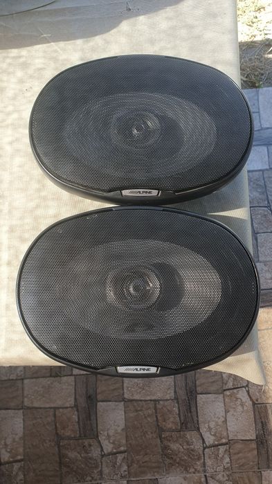 Колонки в авто Alpine