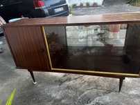Móvel Antigo com vitrine para restauro
