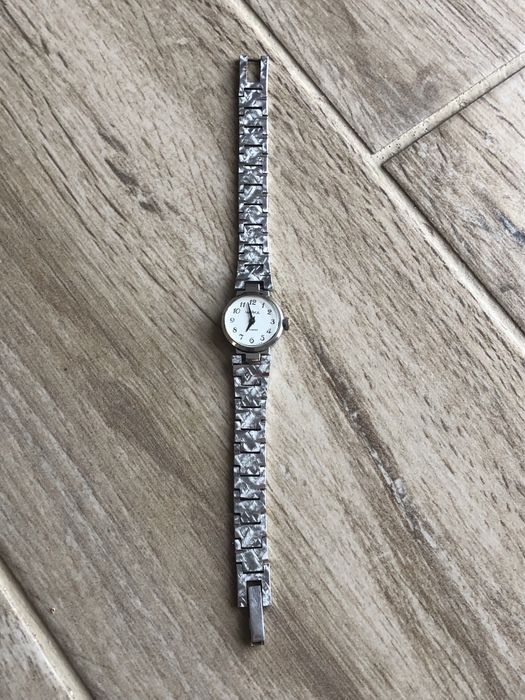 Zabytkowy zegarek damski radzieckiej marki Yanka Ussr Vintage