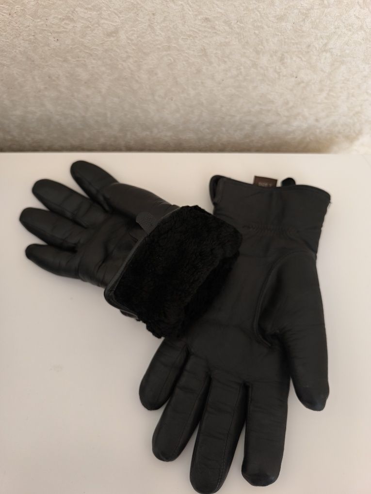 Продам продам берет, перчатки, рукавички 300грн