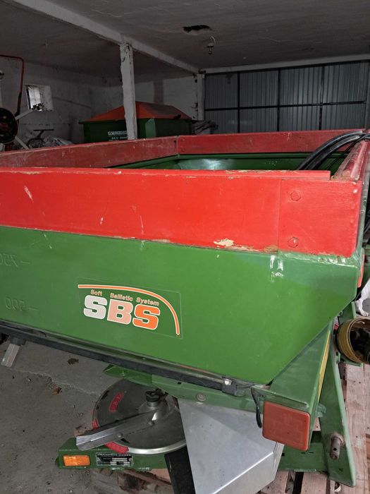 Rozsiewacz AMAZONE ZA-M 900+nadstawki