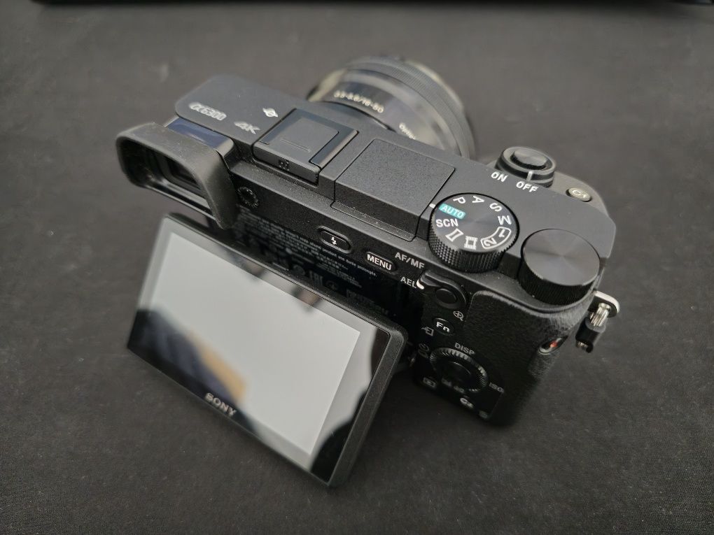 Kit Mirrorless Sony A6300 + 16-50mm + acessórios