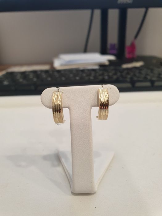 Złote modne kolczyki 585