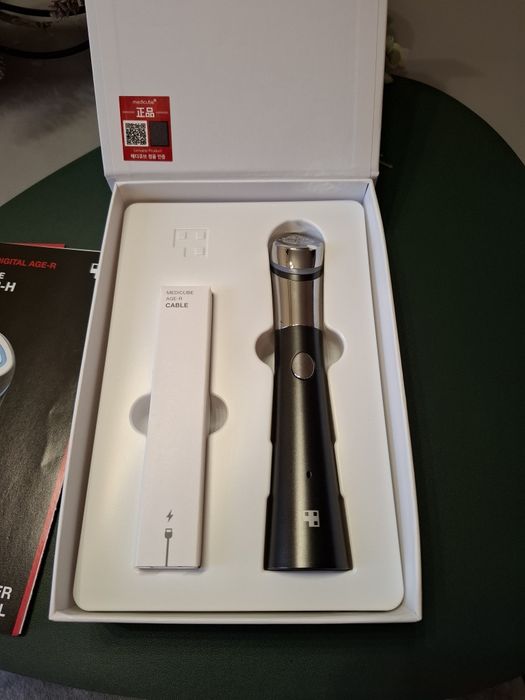 Пристрій Medicube AGE-R Booster-H