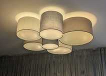 Elegancka lampa sufitowa – designerski hit do nowoczesnych wnętrz
