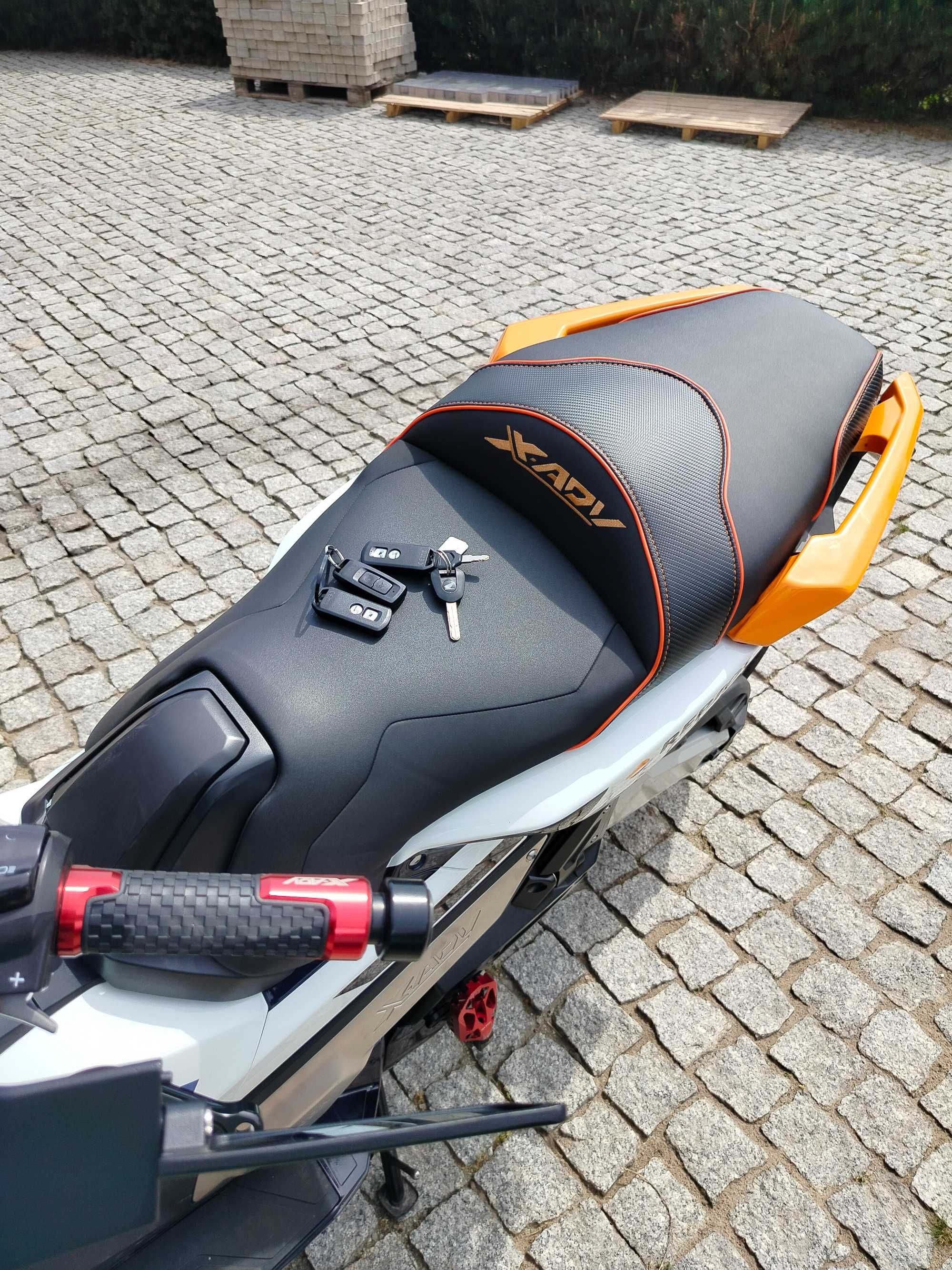 Honda XADV-750  Repsol Limited Edition Arrow T-max 530 Forza