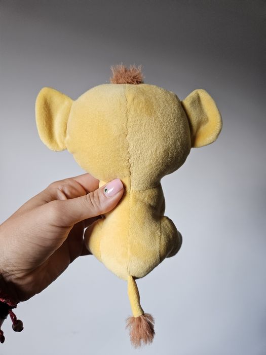 Zabawka pluszak Simba disney.