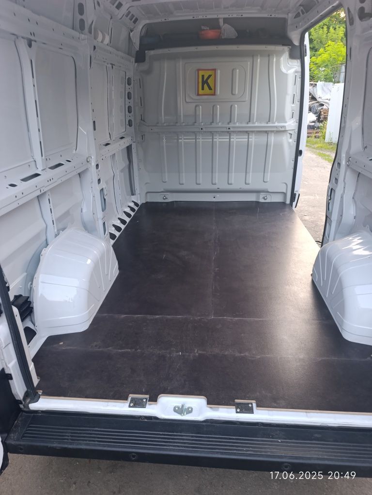 Обшивка фанерою и пластиком для Renault Master