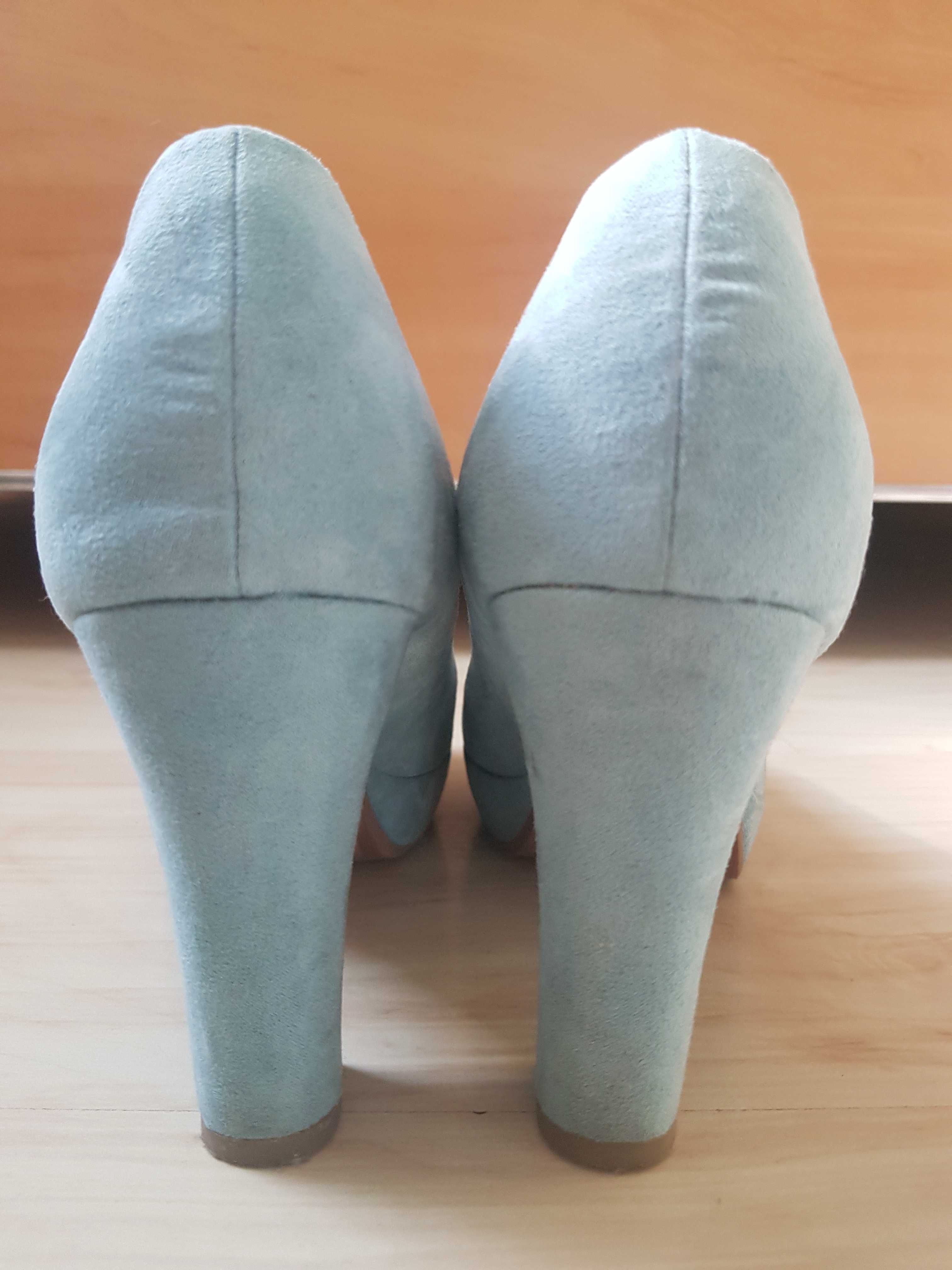 Buty - obcas rozmiar 38 kolor błękitny