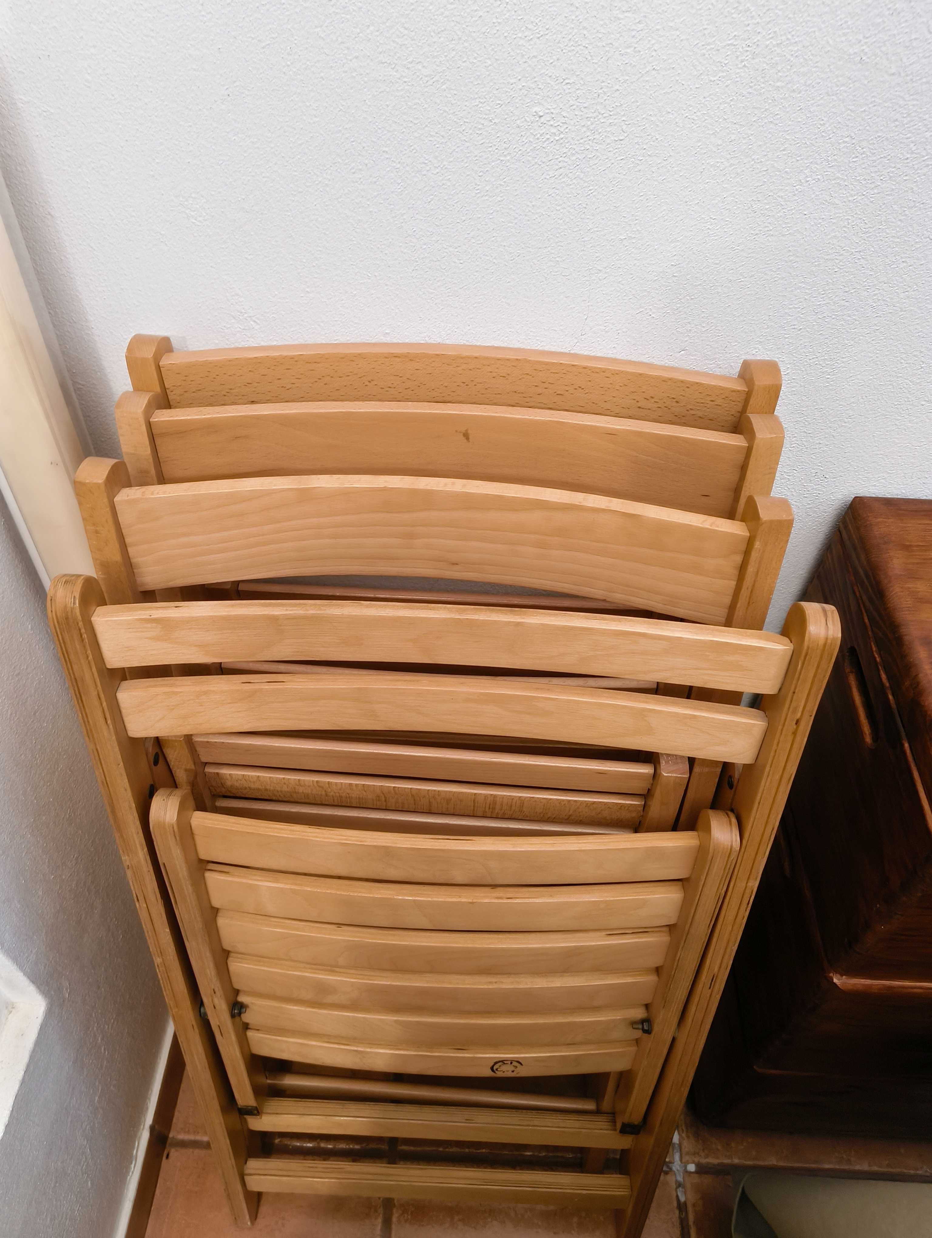 Mesa de camilha c/ 4 cadeiras dobráveis