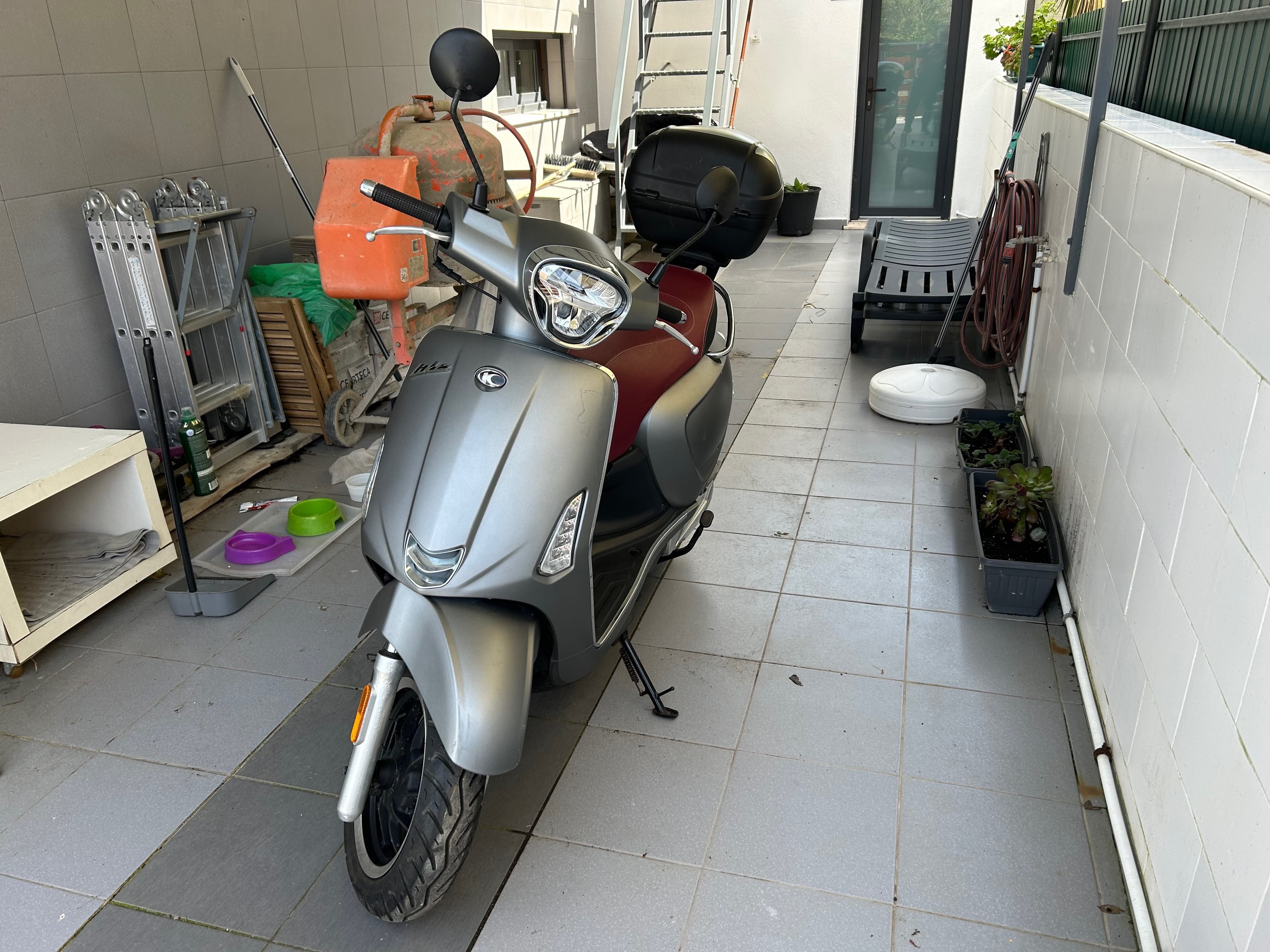 Kymco Like 125, muito económica e com poucos Kms.