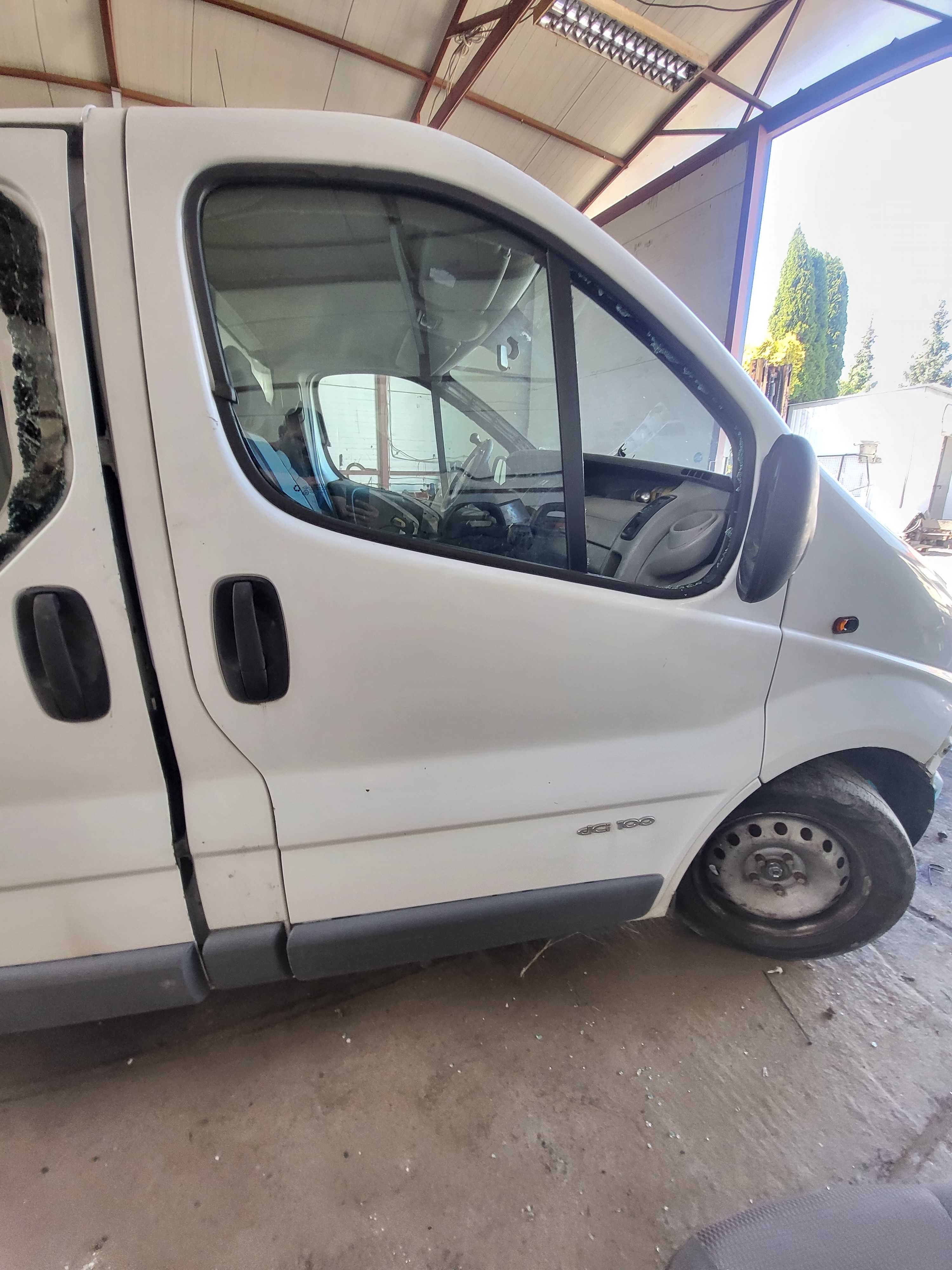 Drzwi lewe przednie renault trafic 01-14