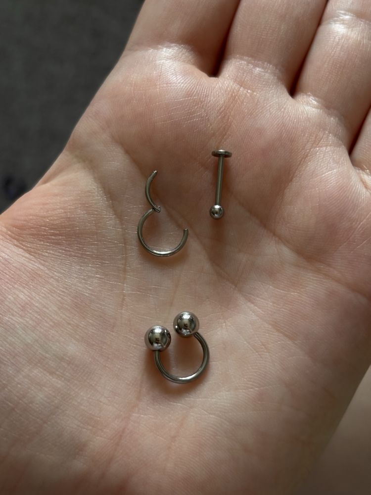 zestaw trzech kolczyków do piercingu septum helix nostril labret