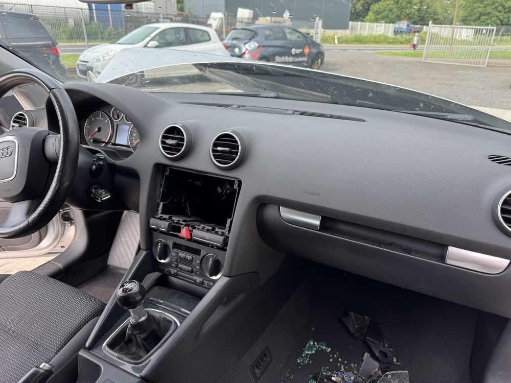 Konsola deska rozdzielcza audi a3 8p0 komplet