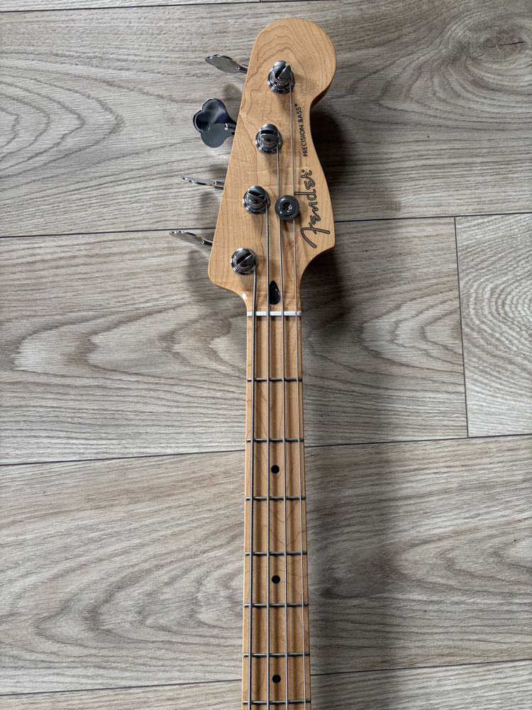 Fender player precision bass