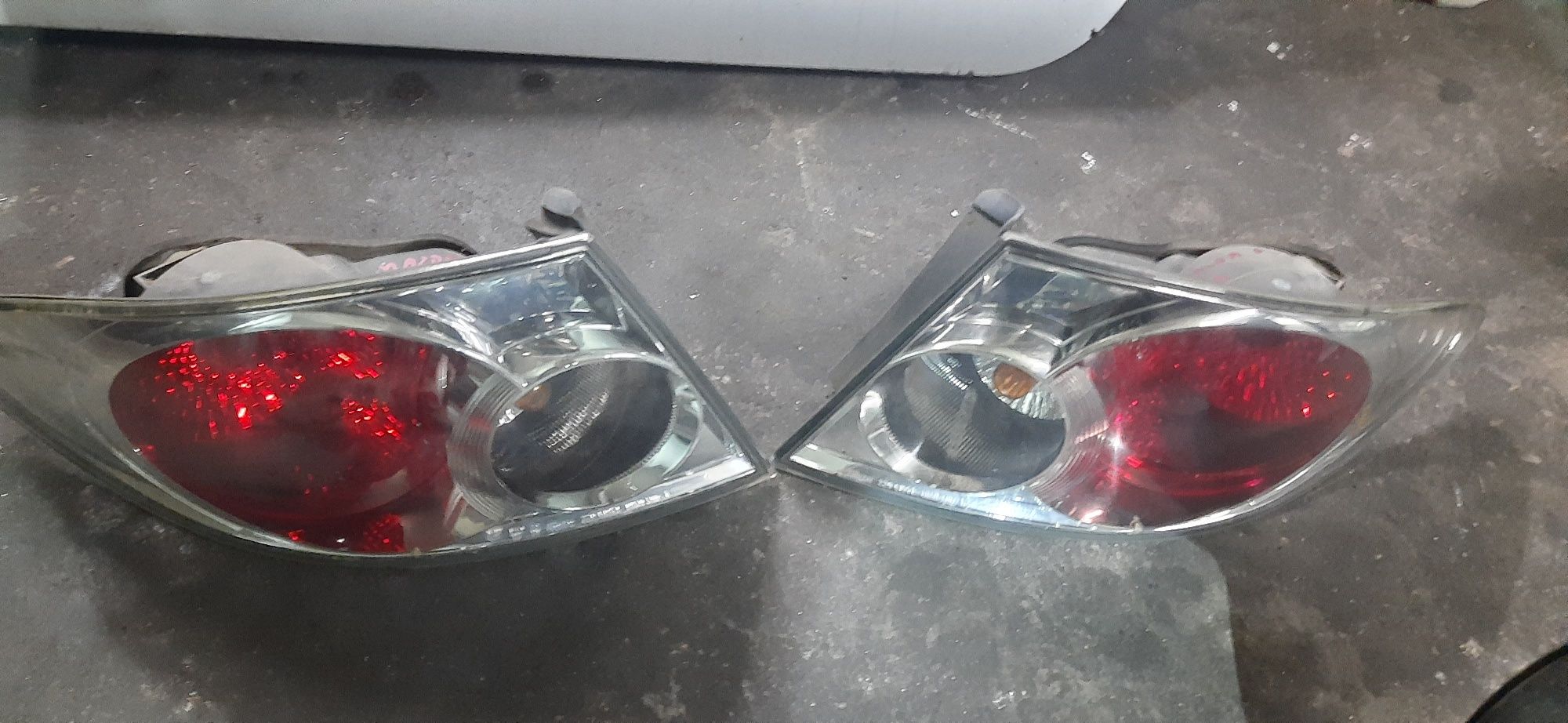 Lampy tylne prawa lewa mazda 6 HB