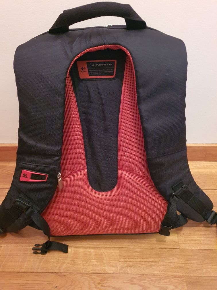 Mochila Logitech kinetik 15.4