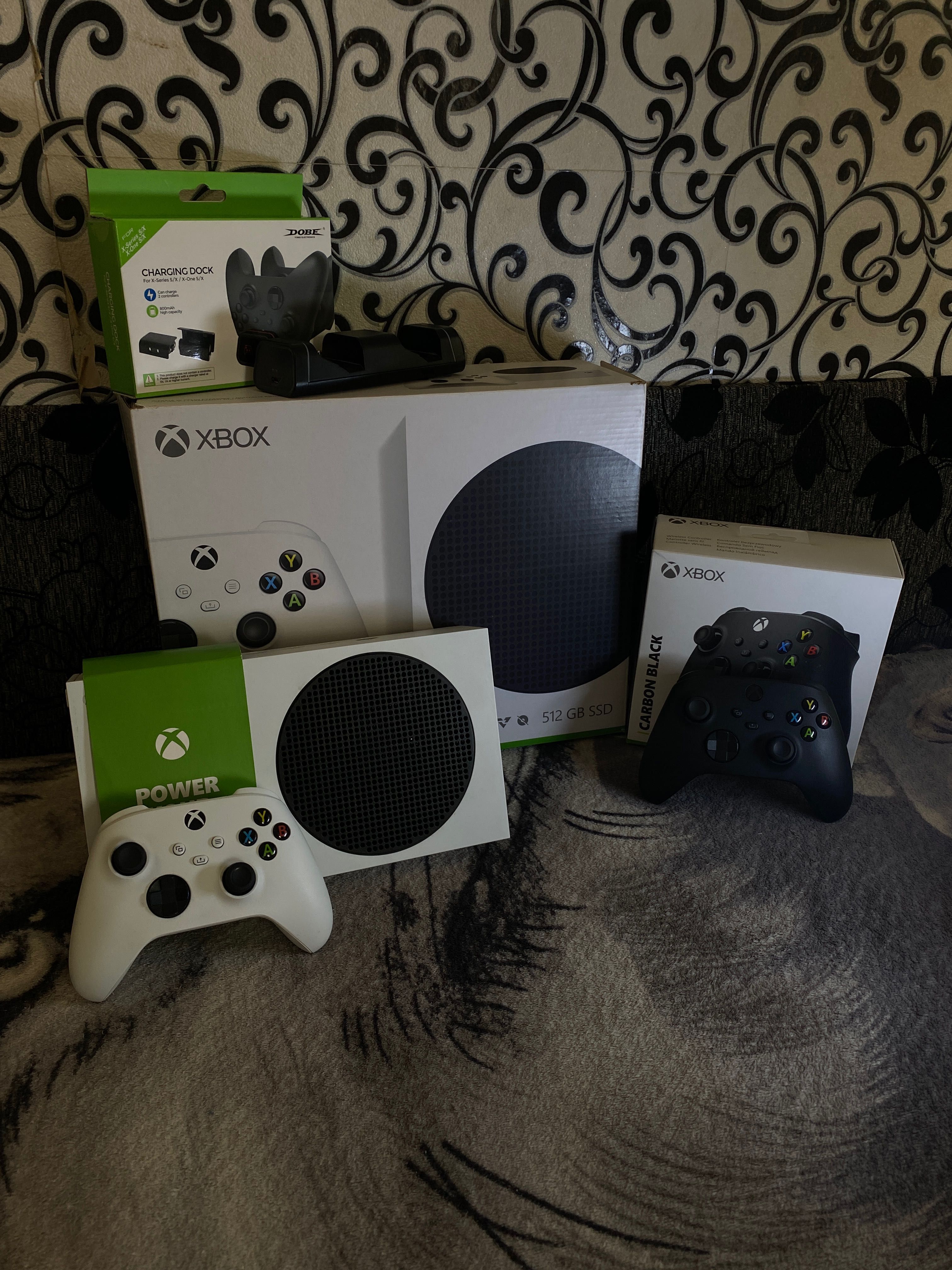 Продам Xbox s (512gb)