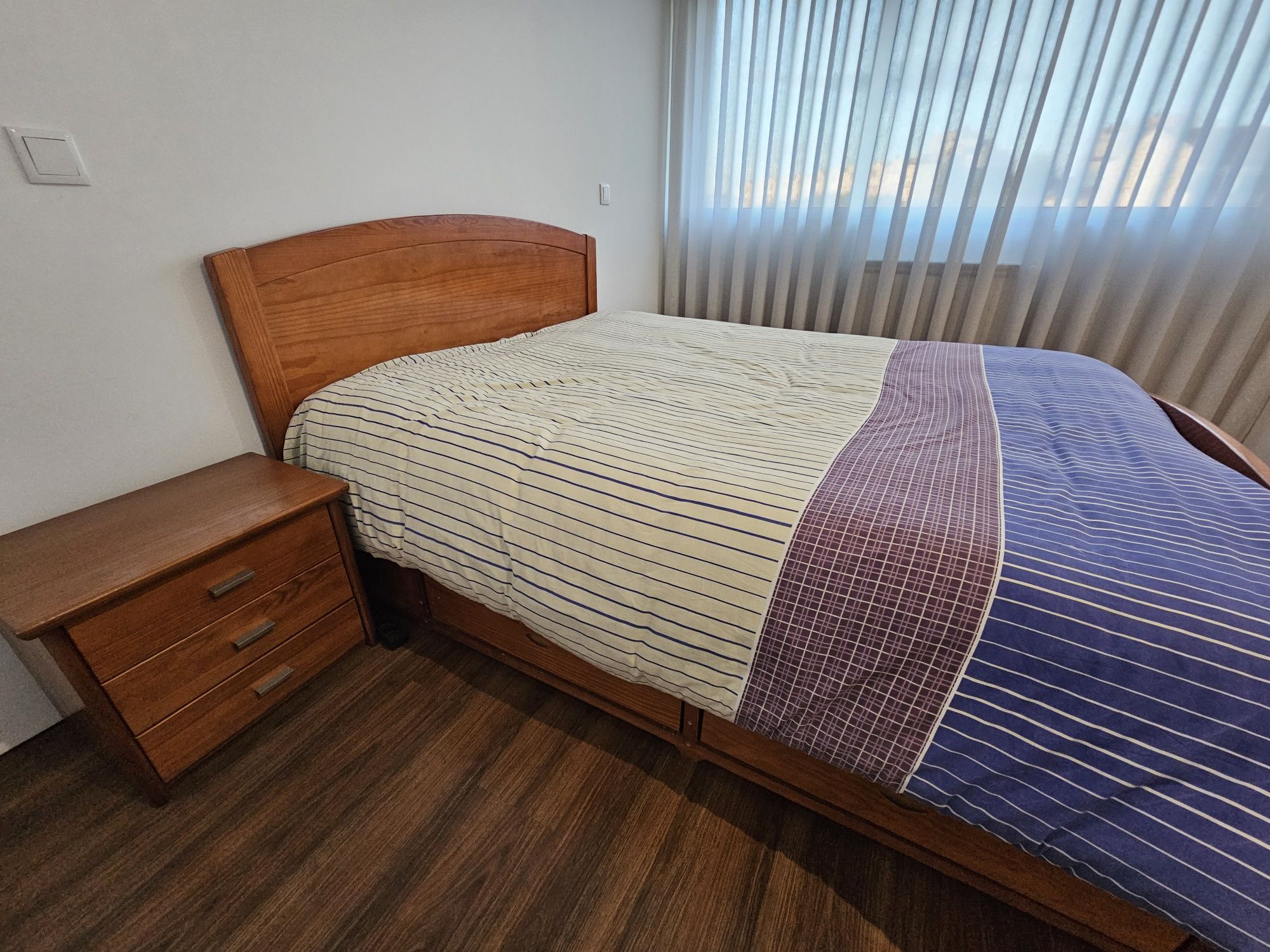 Cama de Casal em bom estado