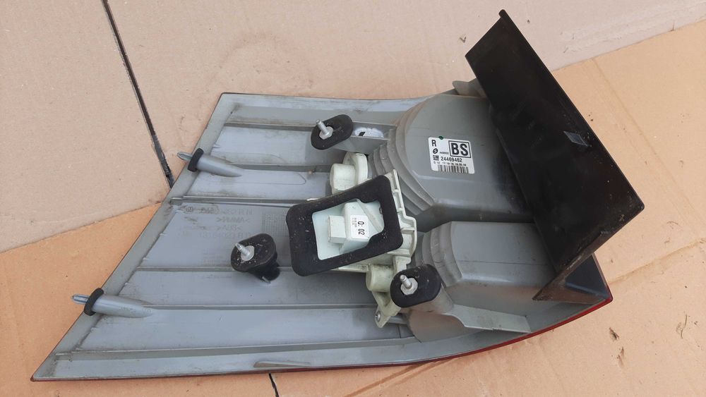 lampa prawa lub lewa w błotnik Vectra C kombi oryginał
