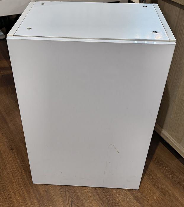 Biała szafka na sprzedaż