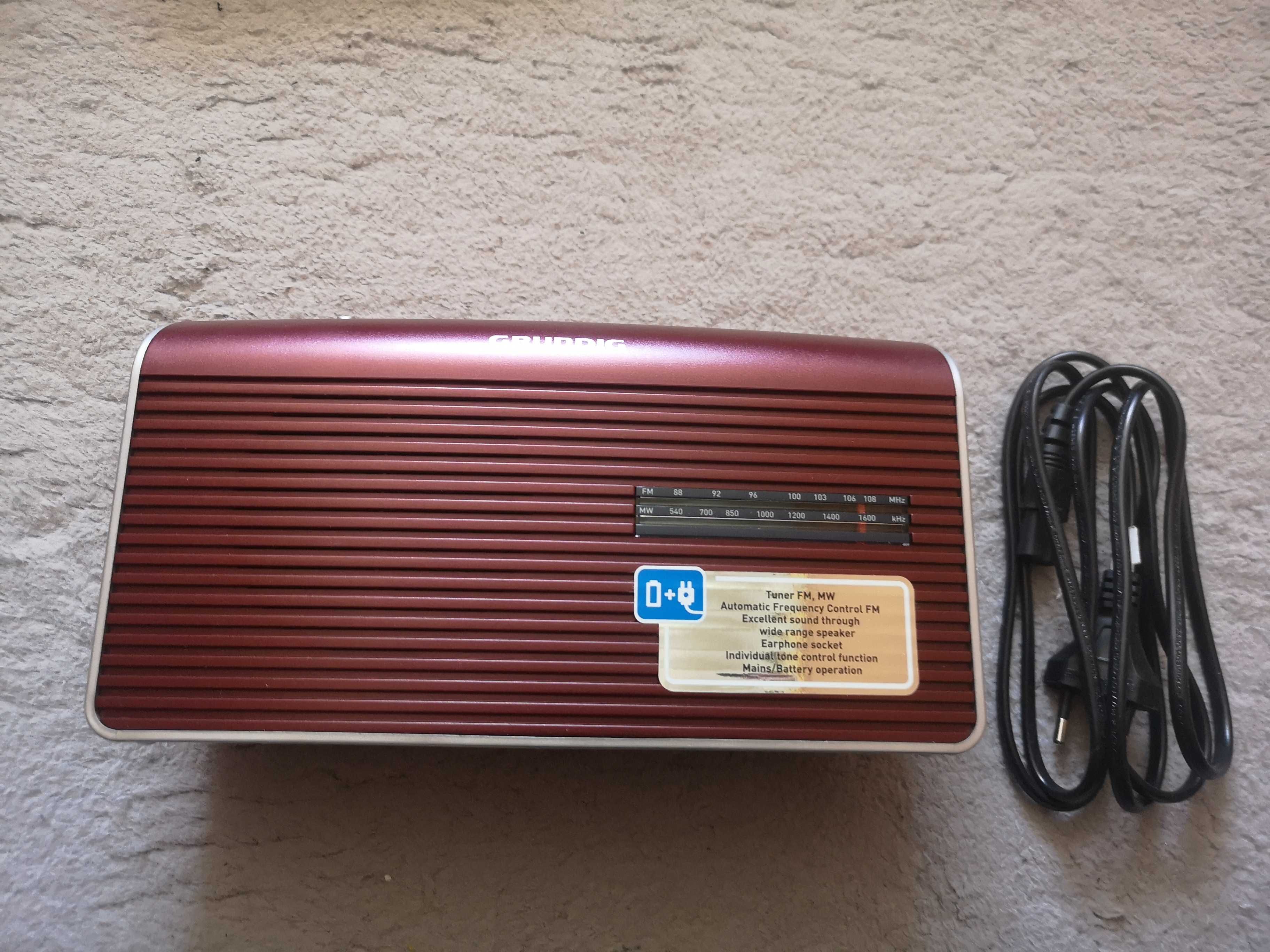 Radio sieciowo-bateryjne FM Grundig Music 60