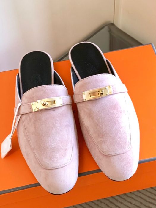 Hermès Mule Suede Rosa com Fivela Kelly