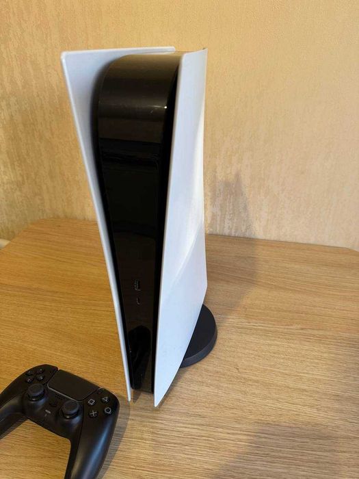 PlayStation 5 Digital Edition 825 GB + DualSense (чёрный)