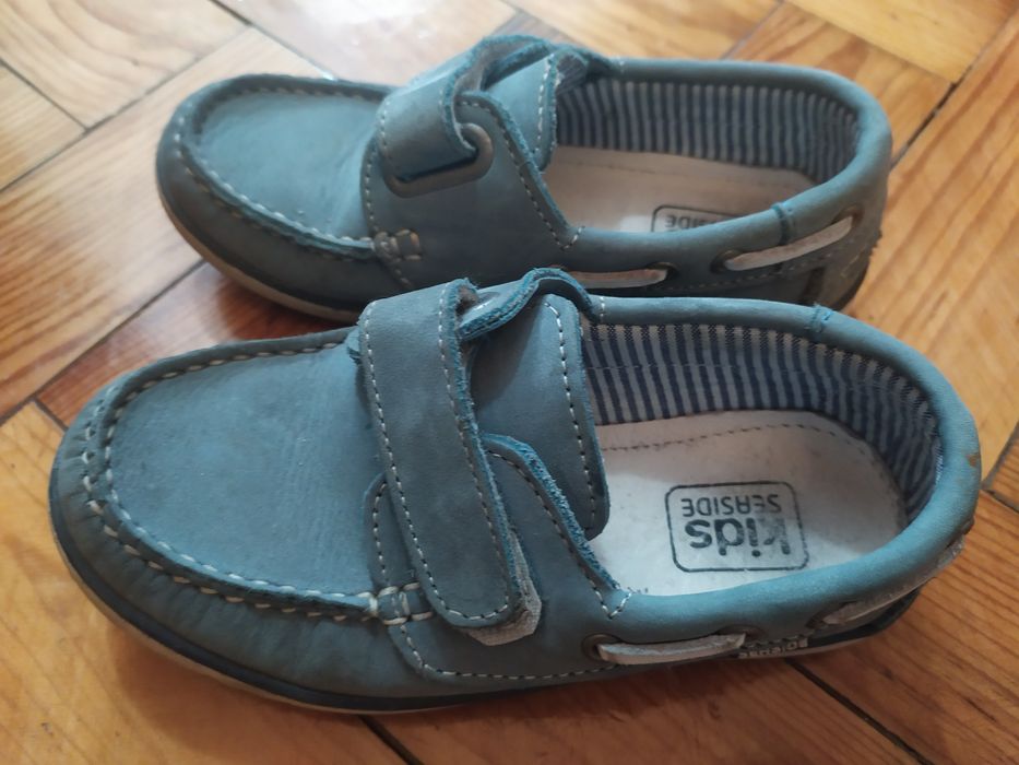 Sapatos azul claro menino