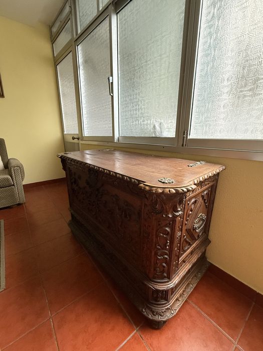 Móveis antigos em excelente estado