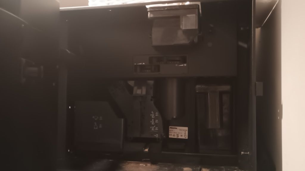 Miele CVA 620 ekspres do kawy do zabudowy