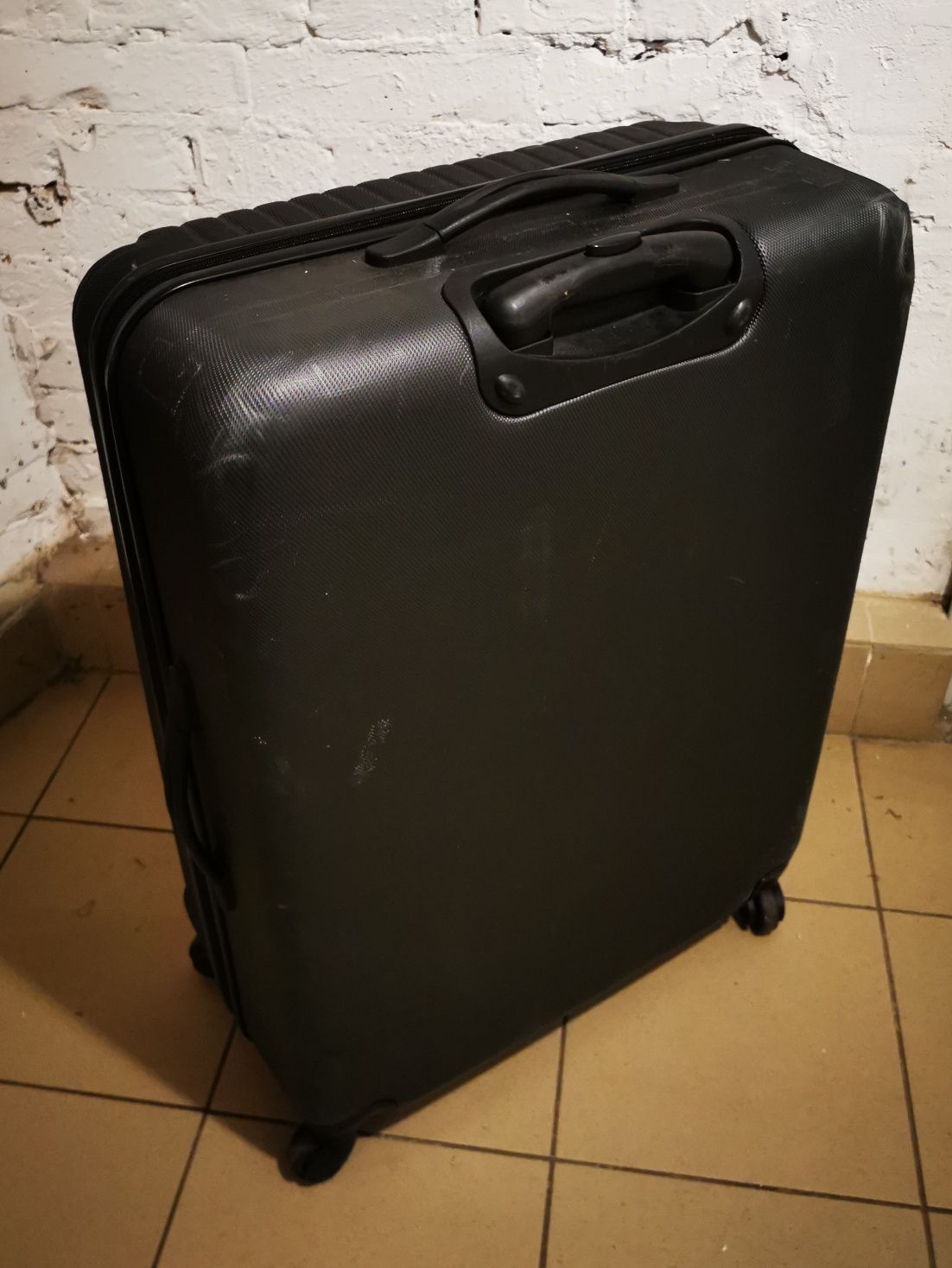 Duża walizka podróżna na kółkach grafitowa XXL 75 x 55 x 26 cm