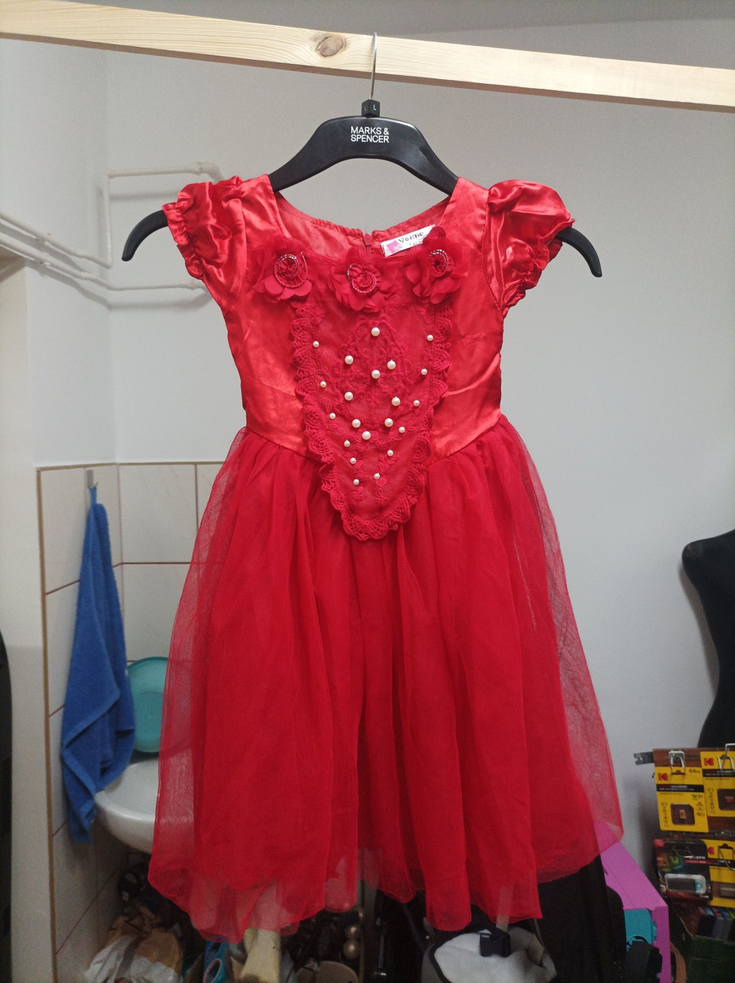 Czerwona sukienka Vagne Fashion roz.110