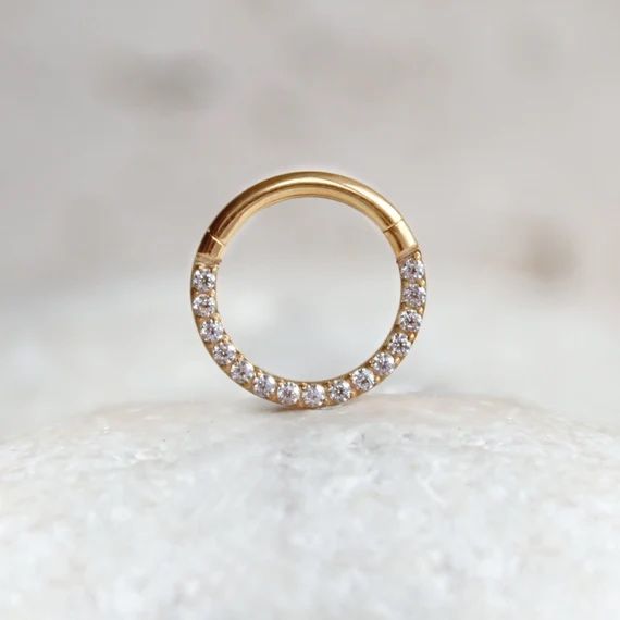 Пірсинг дейт piercing daith