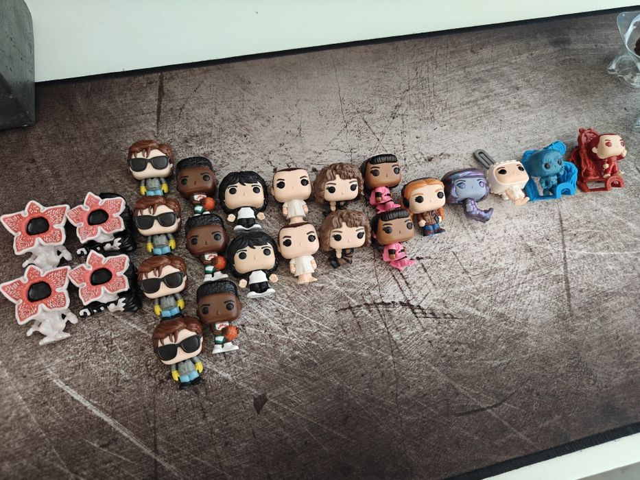 Kinder stranger things joy продам фігурки