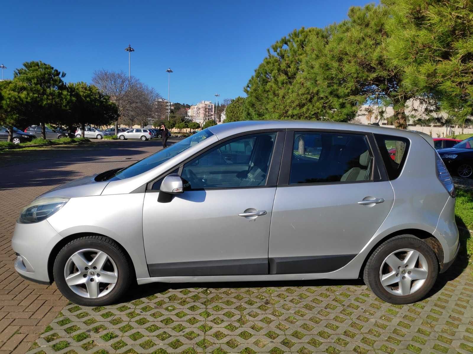 Megane Scenic em bom estado