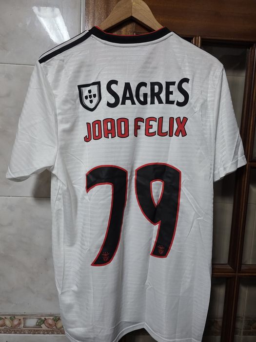Camisola branca do benfica n 79 do joao felix