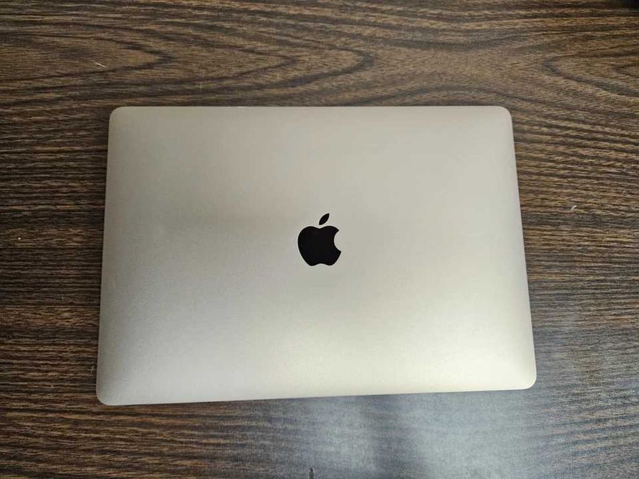 Macbook Air 2020 Rose gold 8/256 gratisy