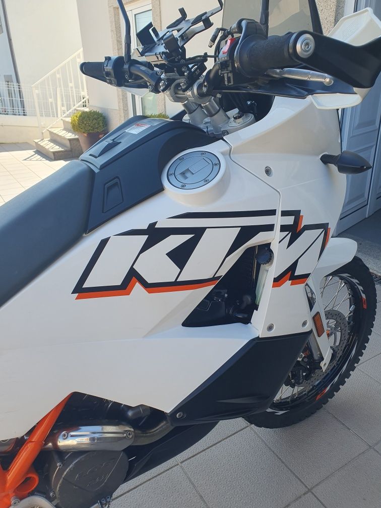 KTM 990 ADV  Adventure