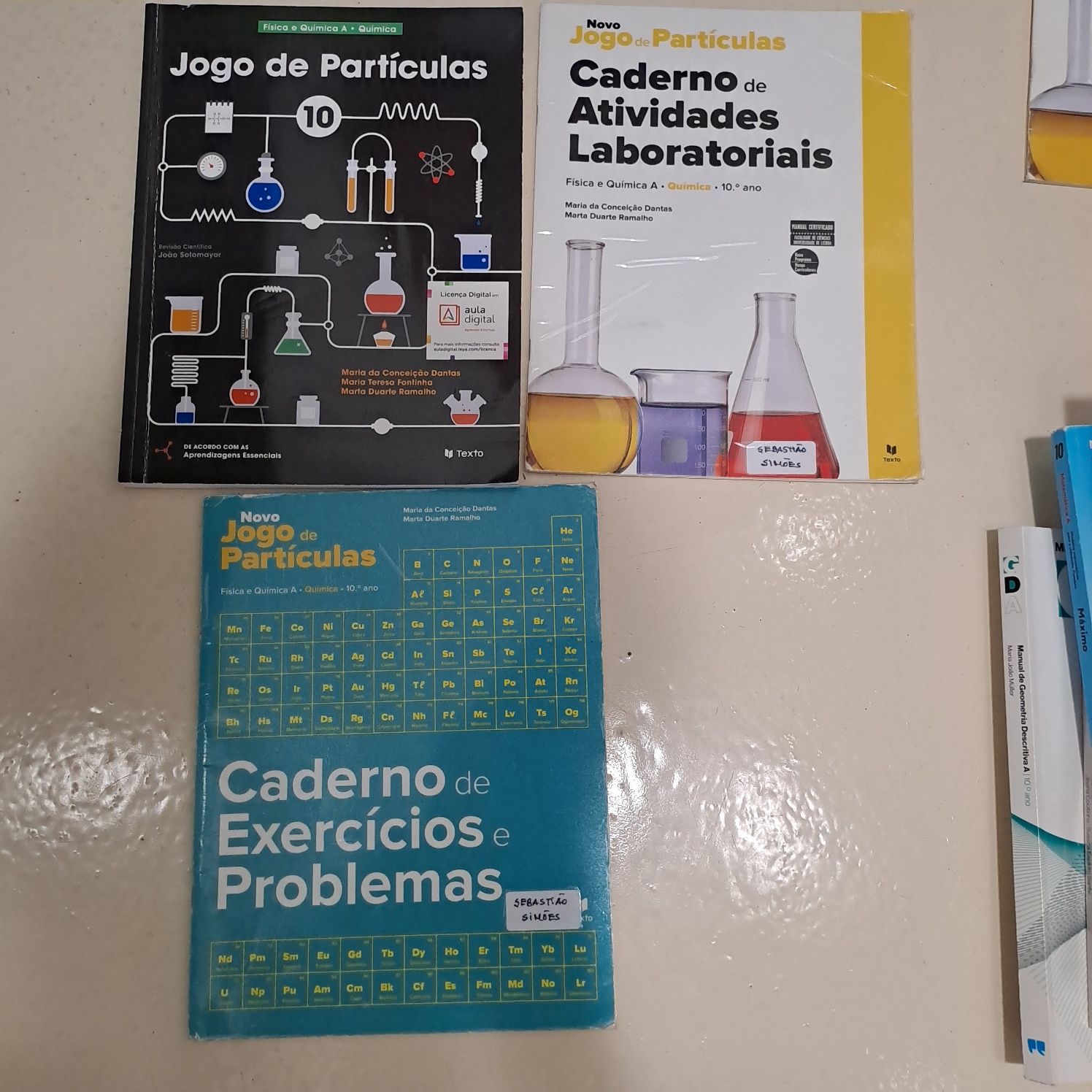 Livros de Físico-química 10 ano -JOGO DE PARTICULAS