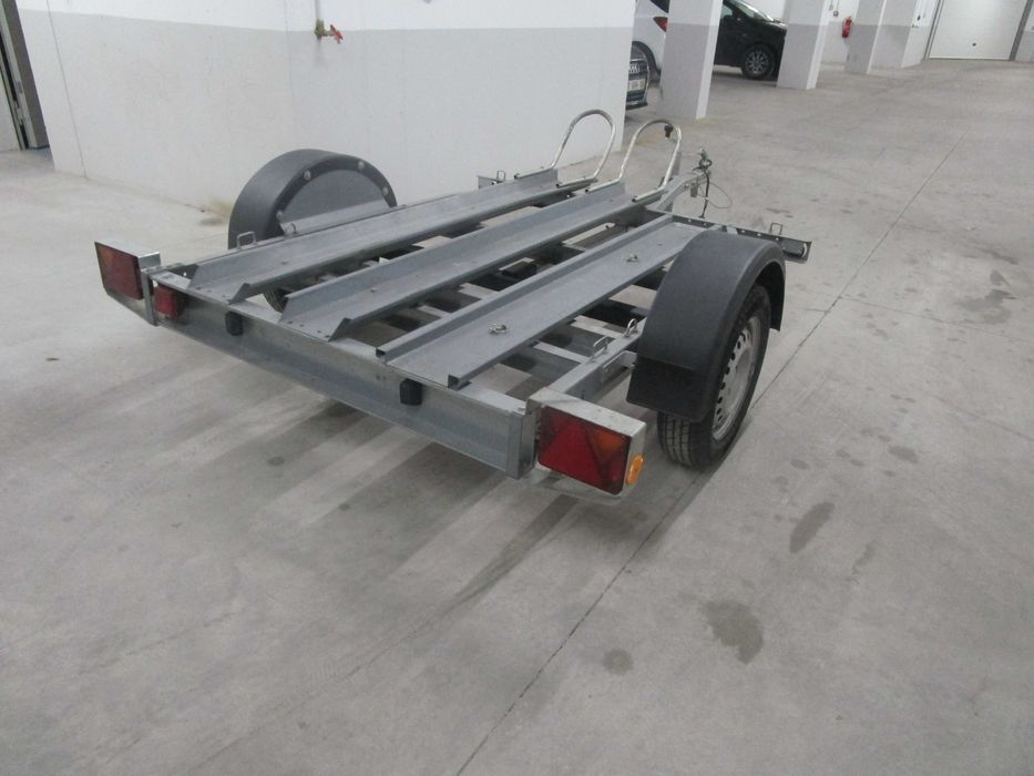 Atrelado para transporte de motas