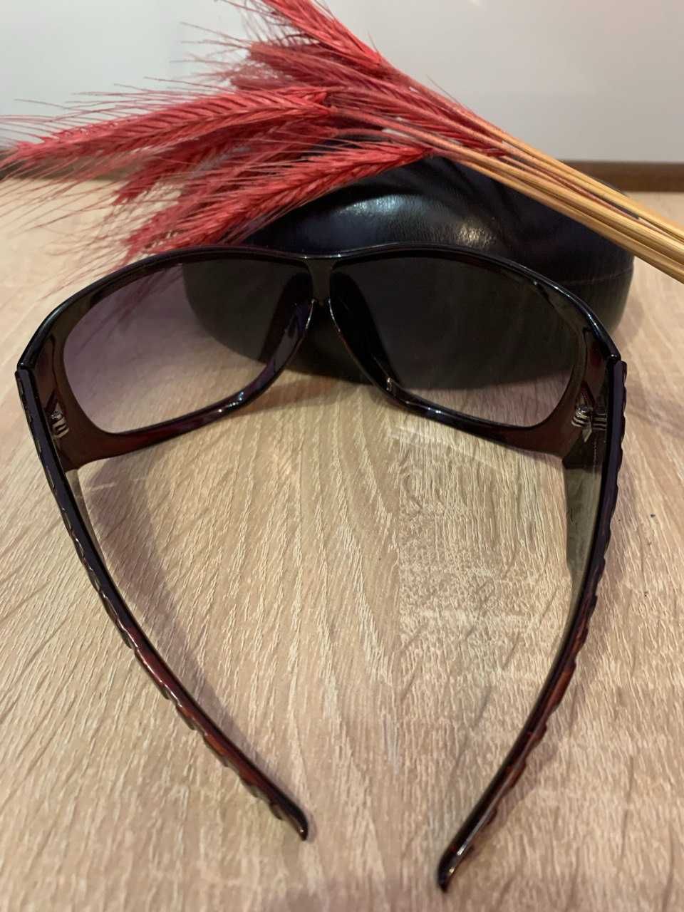 Фірмові сонцезахисні окуляри TRENDY з чехлом-футляром