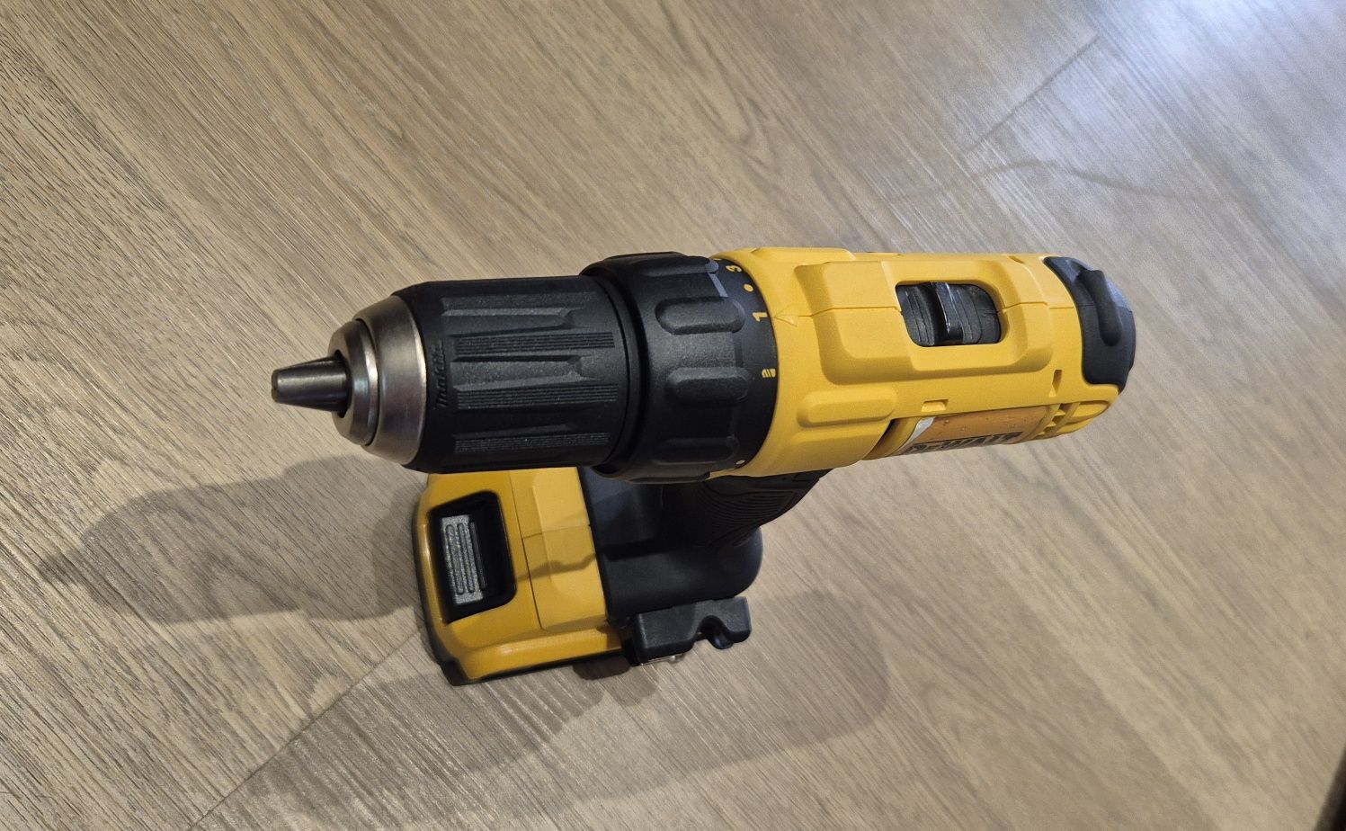 Шуруповерт Dewalt DCD 771