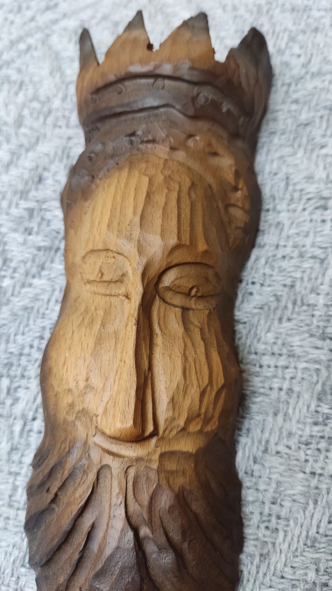 Drewniana figurka naścienna